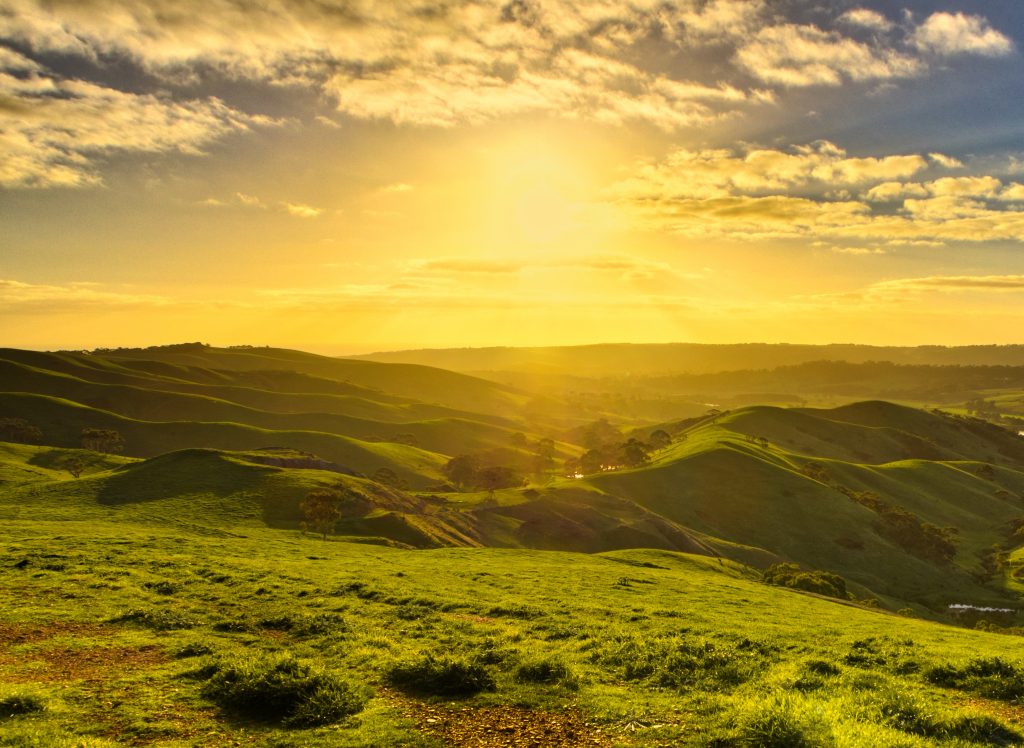 one of the habits of the rich is waking up early 